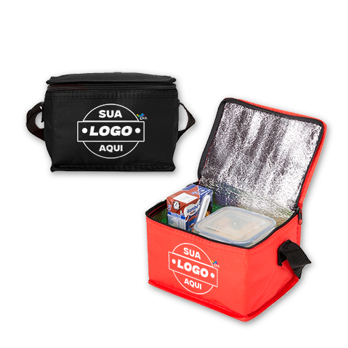 Bolsa térmica leve e prática para carregar e manter alimentos frescos por mais tempo em meio ao dia a dia agitado. Com capacidade máxima de 5 litros, feita em TNT impermeável e com revestimento interno em manta de alumínio antivazamento, esta bolsa térmica é uma opção versátil para levar para qualquer lugar marmitas pequenas, lanches, sucos, refrigerantes e muito mais. Além disso, ela também conta com fechamento em zíper e alça fixa em nylon.

Altura :  14 cm

Largura :  19 cm

Profundidade :  18 cm

Medidas aproximadas para gravação (CxL):  10 cm x 18 cm
